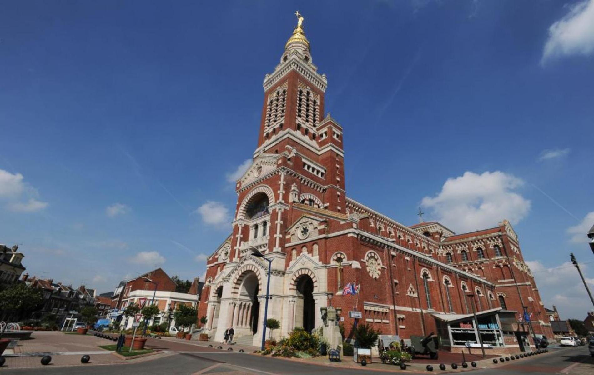 Logis Hotel & Restaurant De La Basilique Albert Exterior photo